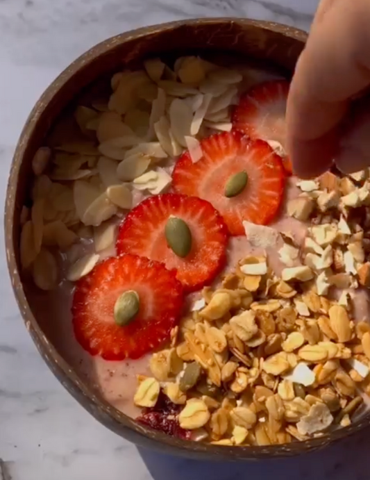 Strawberry & Banana Smoothie served in an Original Coconut Bowl 😋 🍓