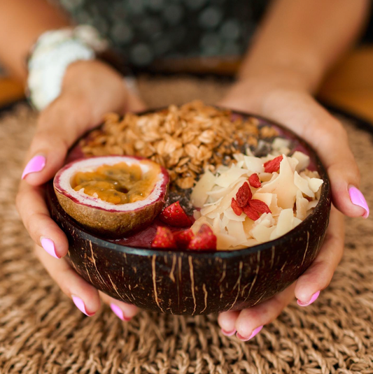 🏄‍♂️ Cruise into the end of the week with a fruity smoothie bowl! 😍